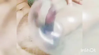 Joãozinho fudendo o cuzinho de camisinha